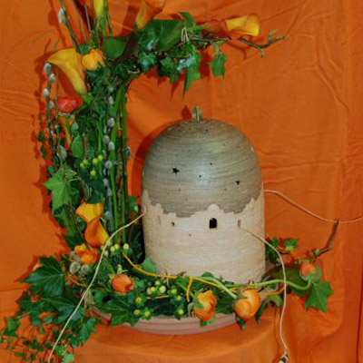 Blumen Weese - Urnenschmuck mit Keramikurne von Andrea Schürgut